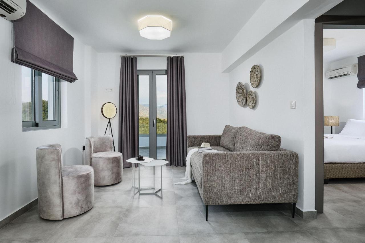 Quattro Suites โมเน็มวาซี ภายนอก รูปภาพ