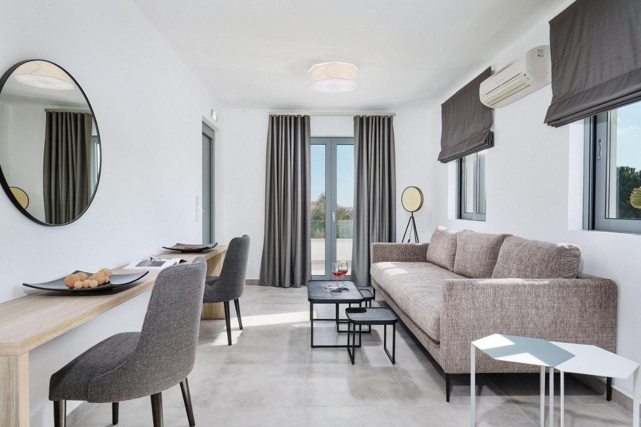 Quattro Suites โมเน็มวาซี ภายนอก รูปภาพ